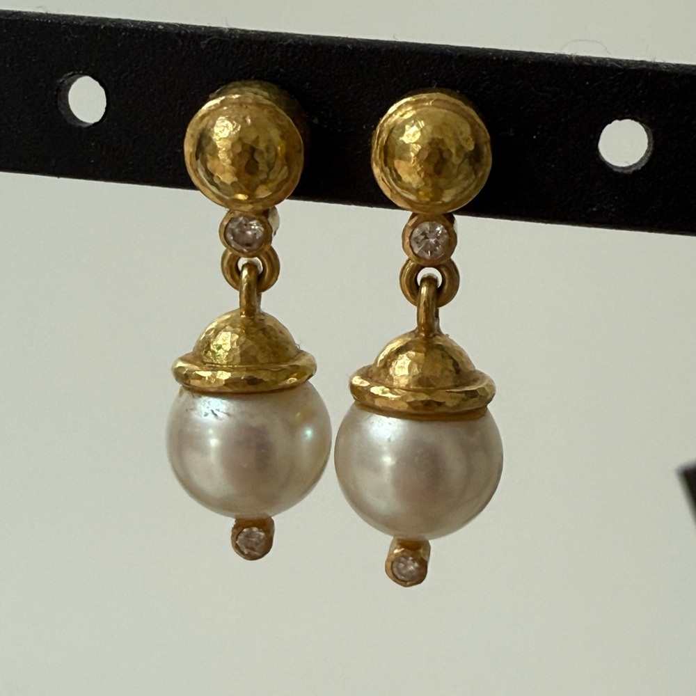 Elegant Gold and Pearl Drop Earrings